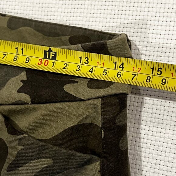 Old Navy Green Camo Pixie High Rise Secret Slim Slash Pockets Pants Size S - Picture 3 of 8